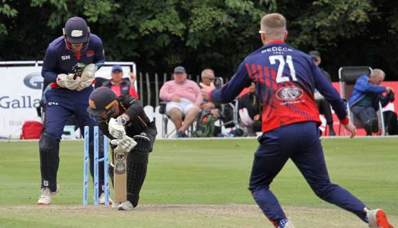 Metcalfe is bowled by Allen (CricketEurope)