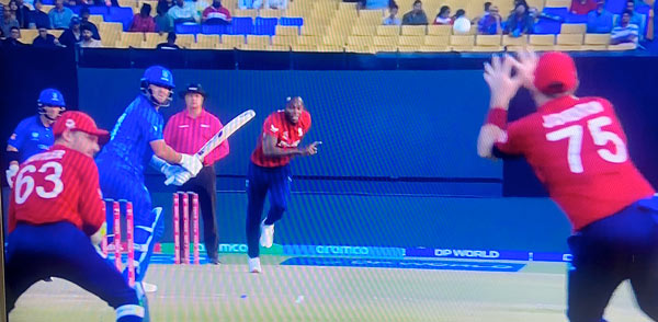 JJ Smuts out caught in Italy's first over